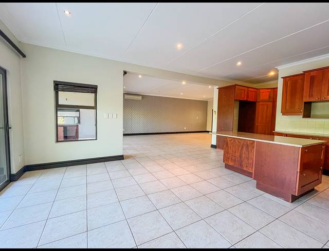 4 BEDROOM TOWNHOUSE FOR SALE IN ZIMBALI ESTATE